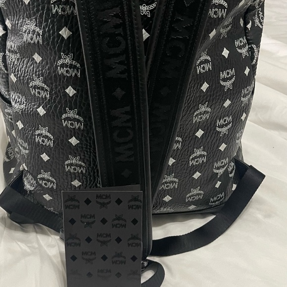 MCM
Stark Logo Monogram Backpack (BLACK Large) - Picture 4 of 4